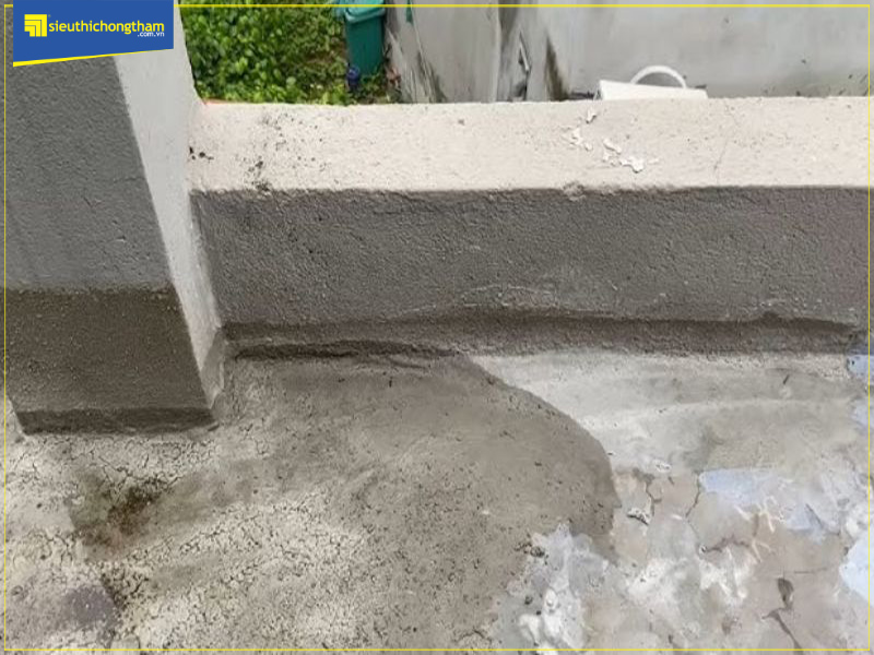 Nứt chân tường và tách lớp tường bao Vết nứt chân tường là nguyên nhân thấm chân tường